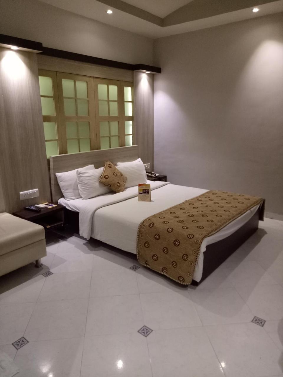 Prithvi Hotels Ahmedabad Exterior photo